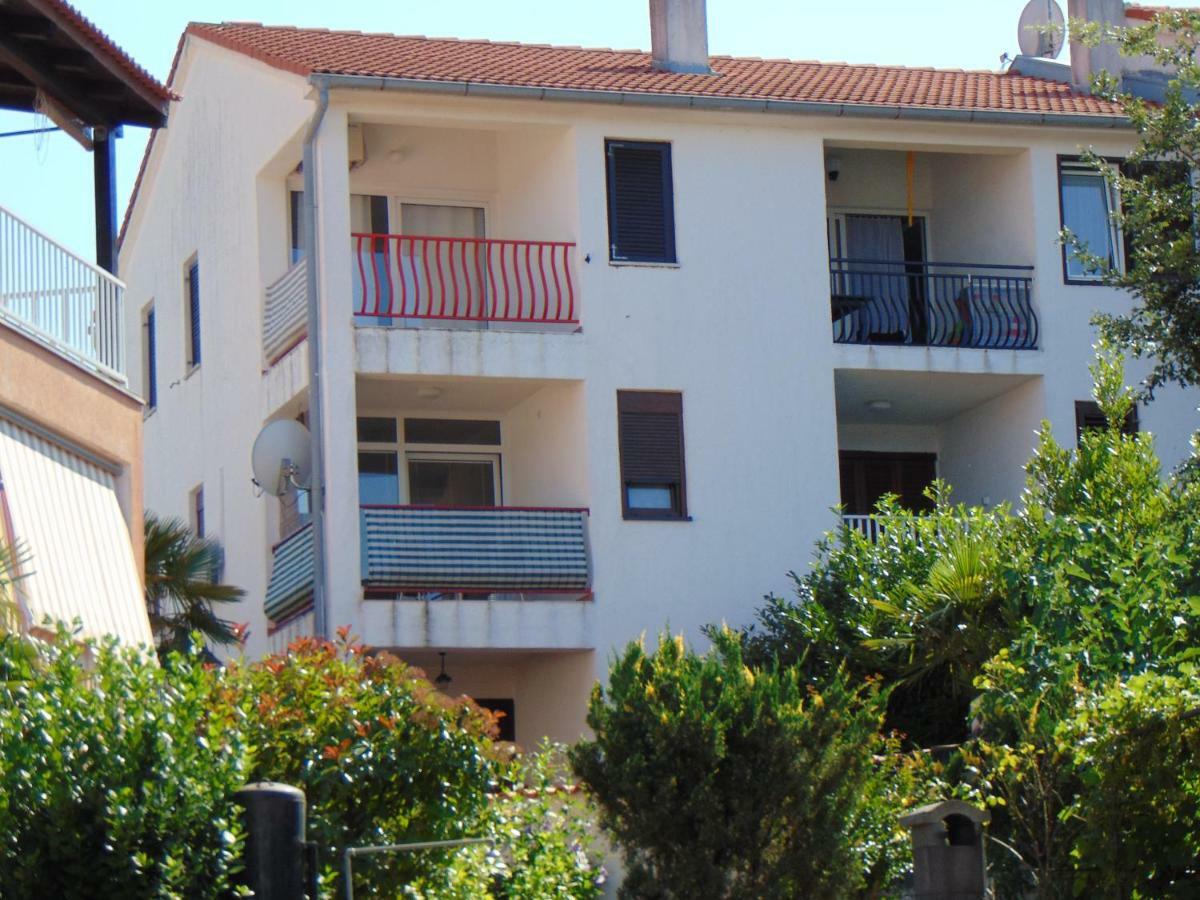 Apartment Mia Malinska Exterior photo